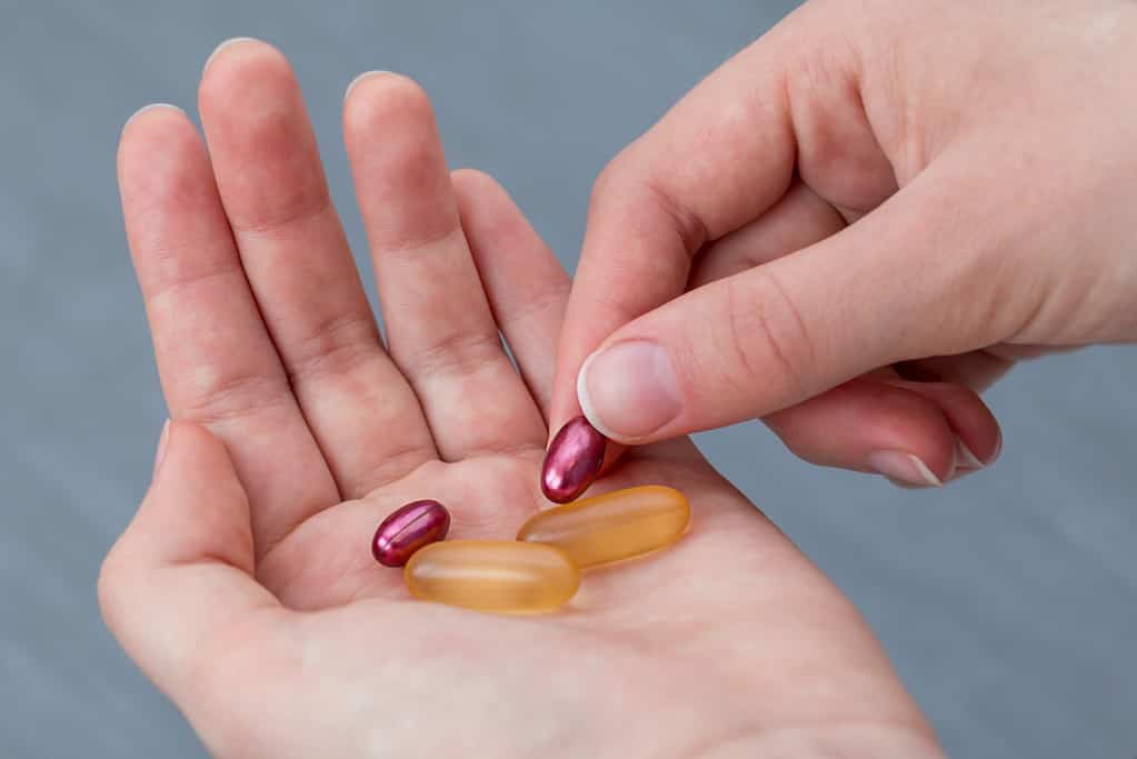 tenolol Tablets USP, 25 mg, and Clopidogrel Tablets USP, 75 mg